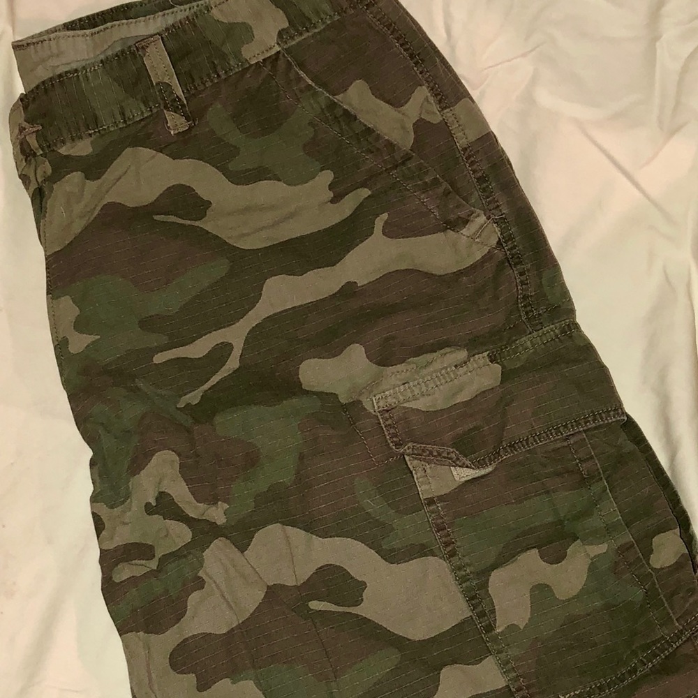 Men's camouflage cargo shorts size 40